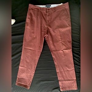 TOMMY HILFIGER SLIM FIT MAROON PANTS